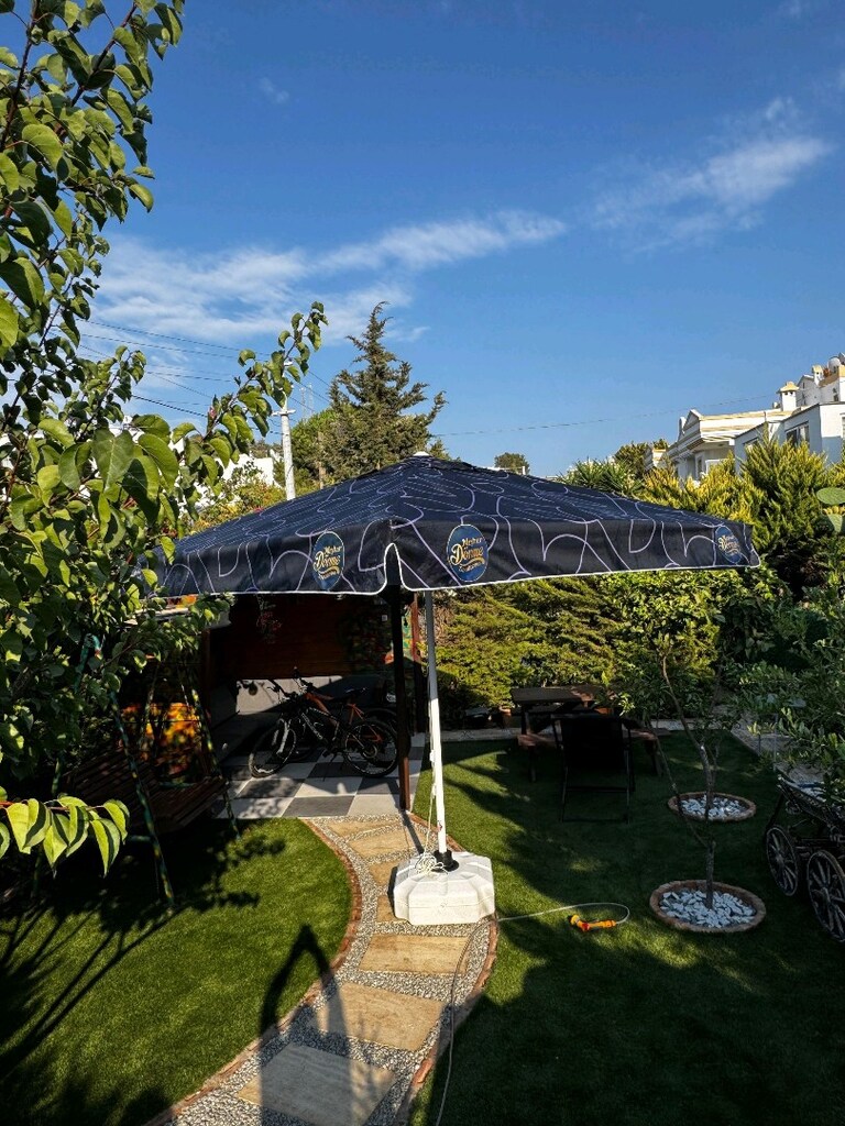çok az kullanılmış kare büyük boy bahçe şemsiyesi +bidon - 8