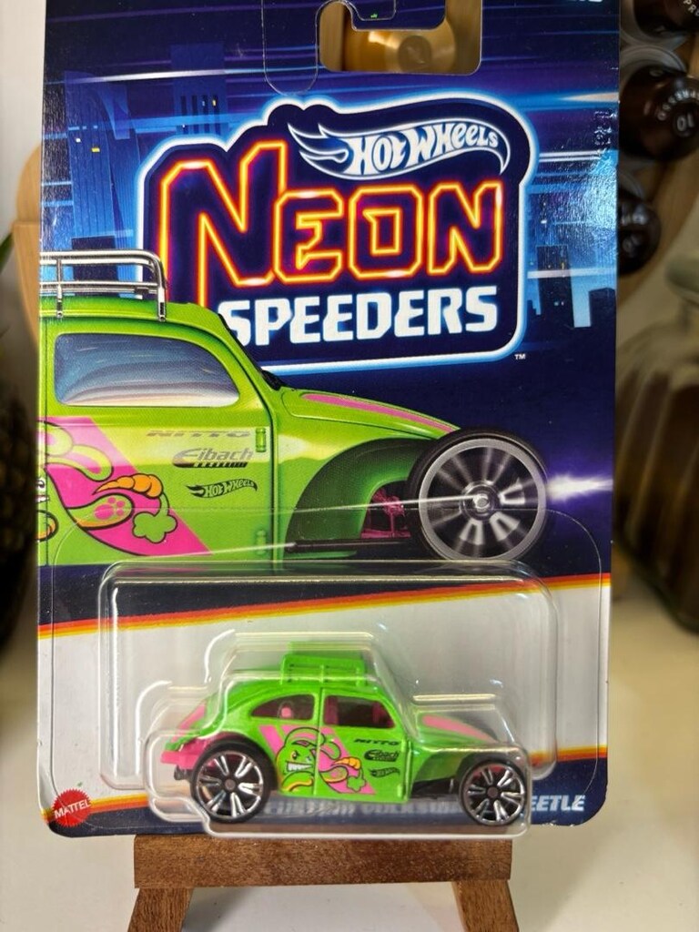Hot Wheels 2024 Custom Volkswagen Beetle Neon Speeders - 5