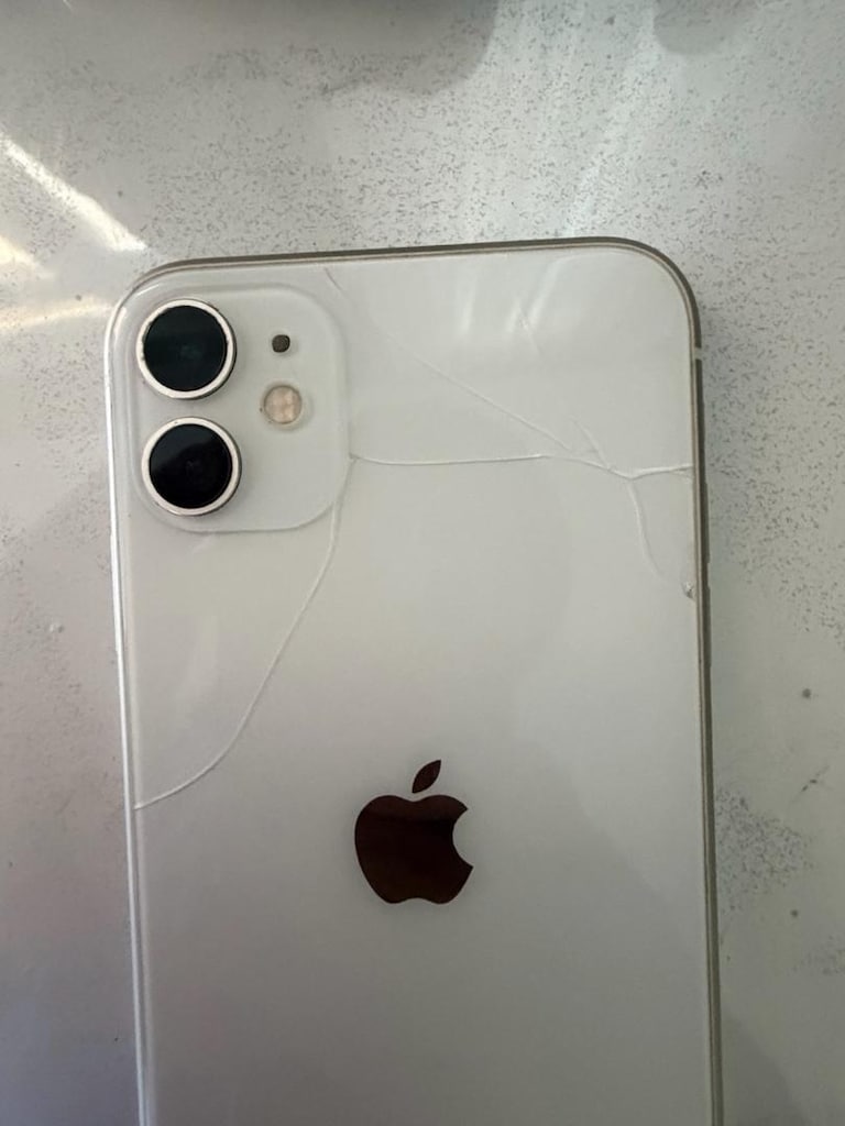 İphone 11 Beyaz 128 gb - 4