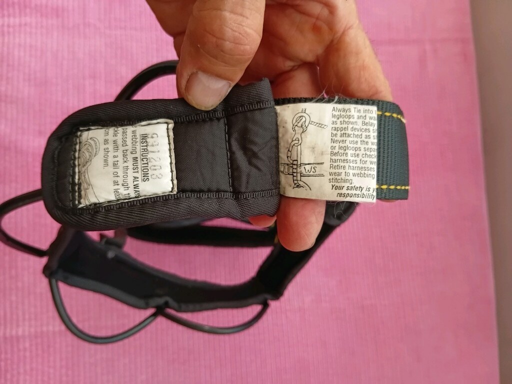 Temiz durumda, az kullanıldı. Yüksekte çalışma / güvenlik ekipmanı. İh - 4