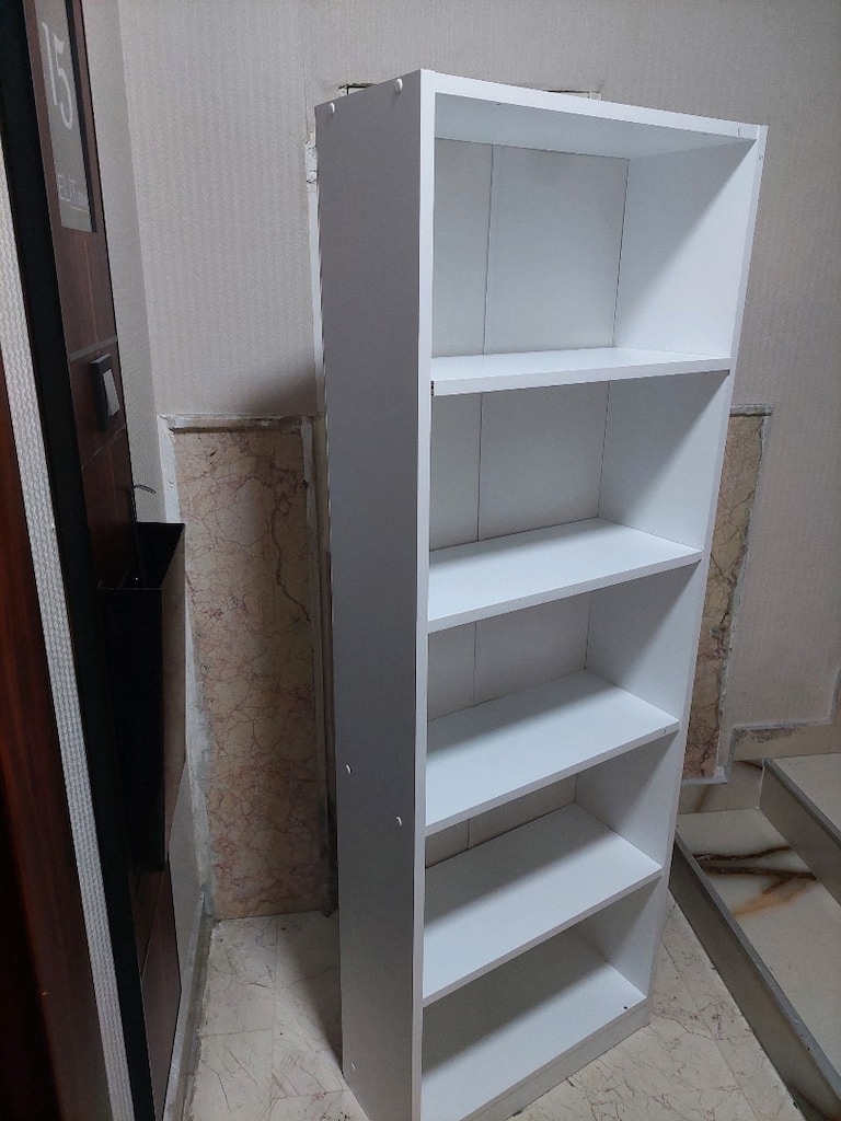 5 raflı kitaplık. Ölçüler resimde var. Ürün temiz . - 4