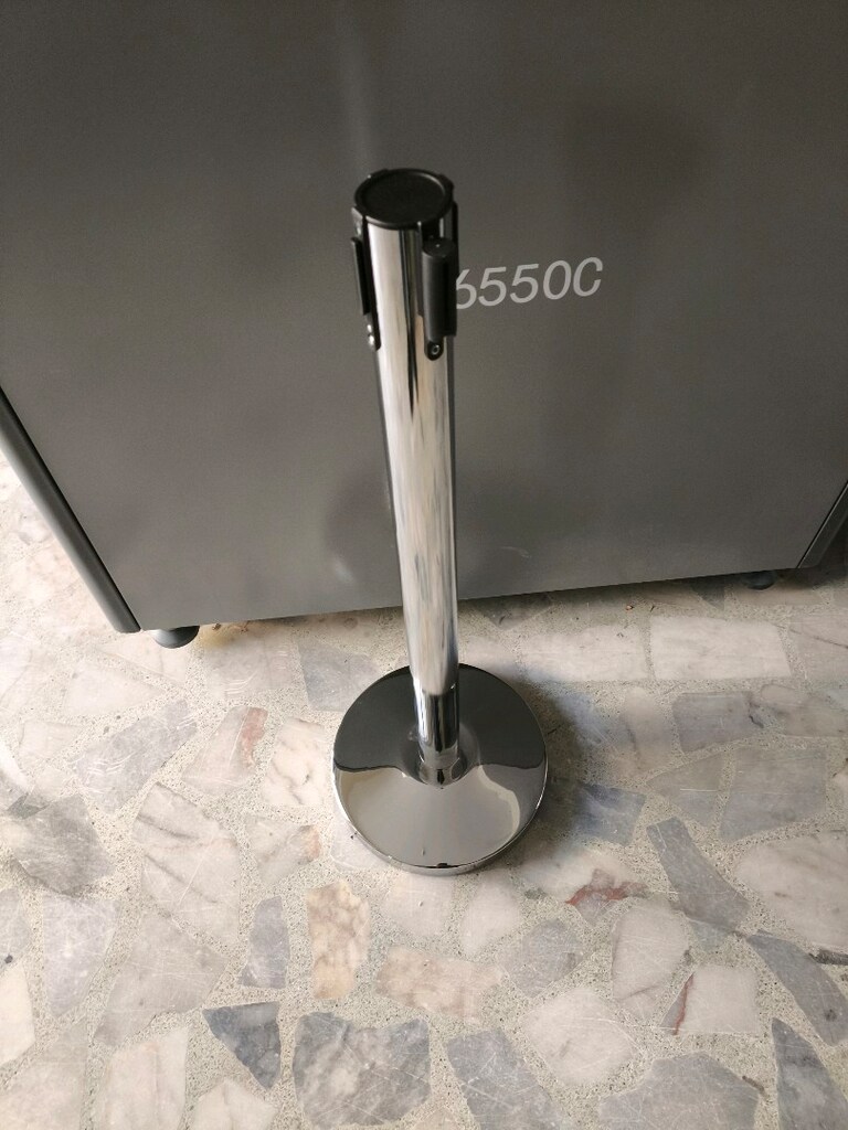 yönlendirme şerit bariyer 3 metre 2.el temiz ürün 1 adet fiyatıdır. - 3