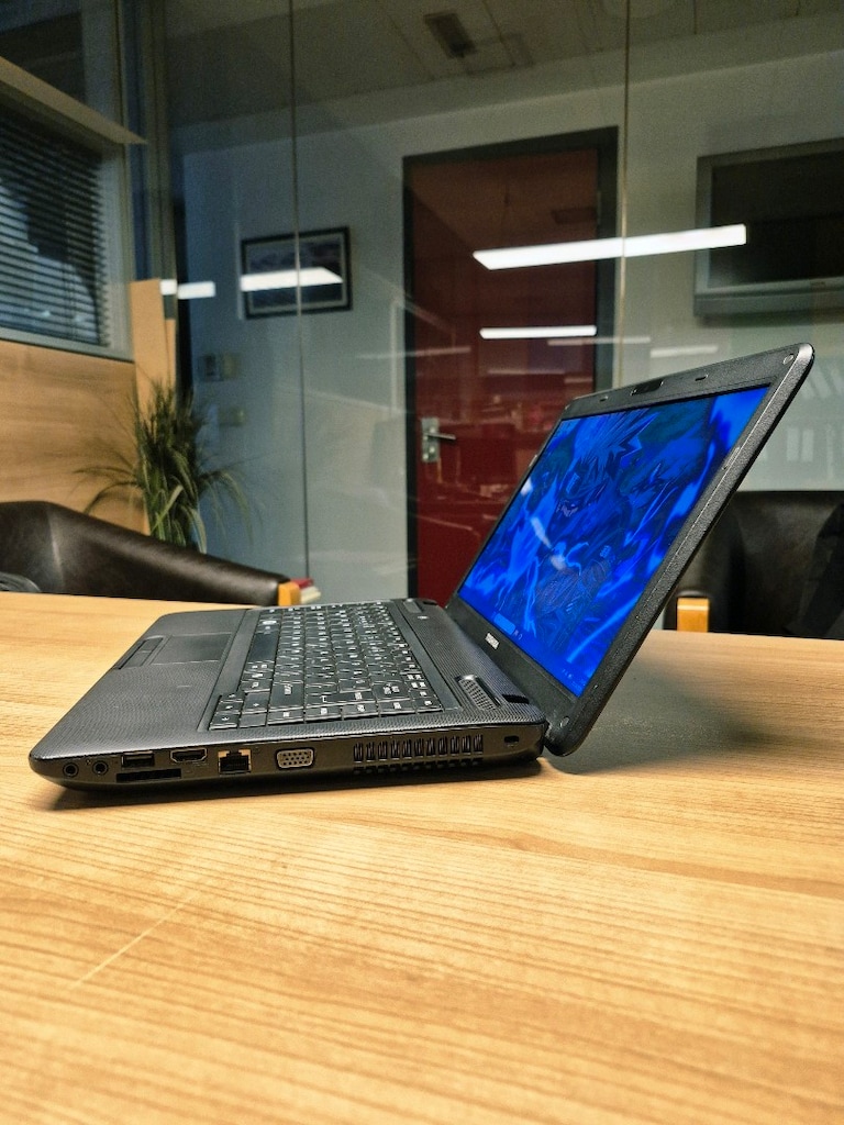 Laptop TOSHIBA i3 İşlemci Ekran Kartlı SSD Windows 11 - 4