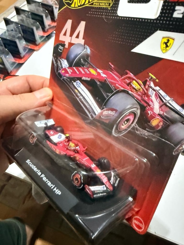 Hot Wheels 2025 Scuderia Ferrari HP F1 Model Aracı - 2