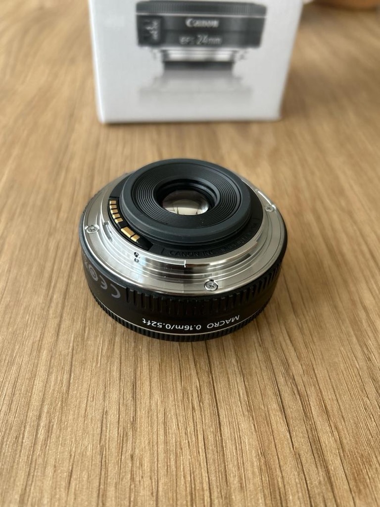 Canon EF-S 24 mm Lens F/2.8 STM - 4