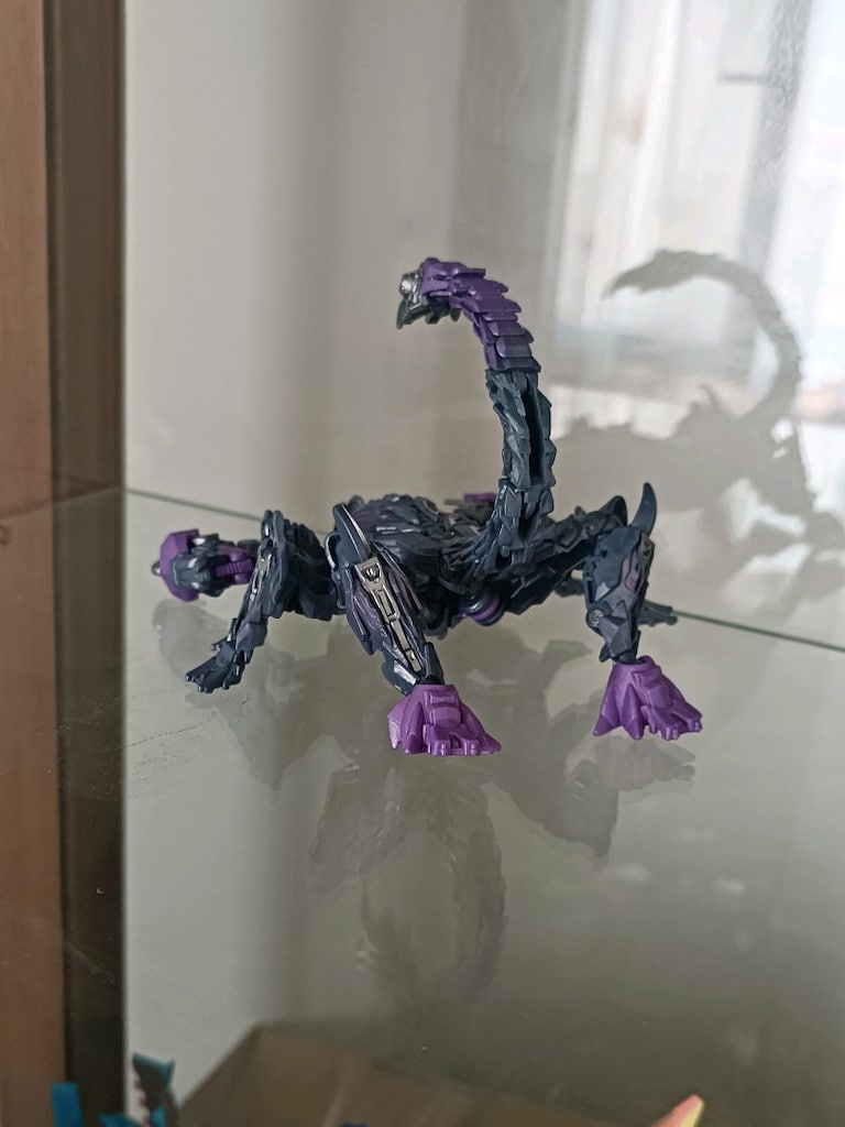 Transformers Studio Series SS-126 Deluxe Predacon Scorponok - 2