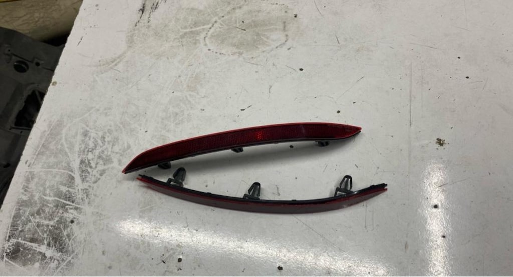 Volkswagen-golf-8-arka-tampon-reflektor-orj sagsol - 2
