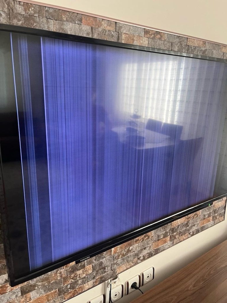 Toshiba 50 inch TV - 4