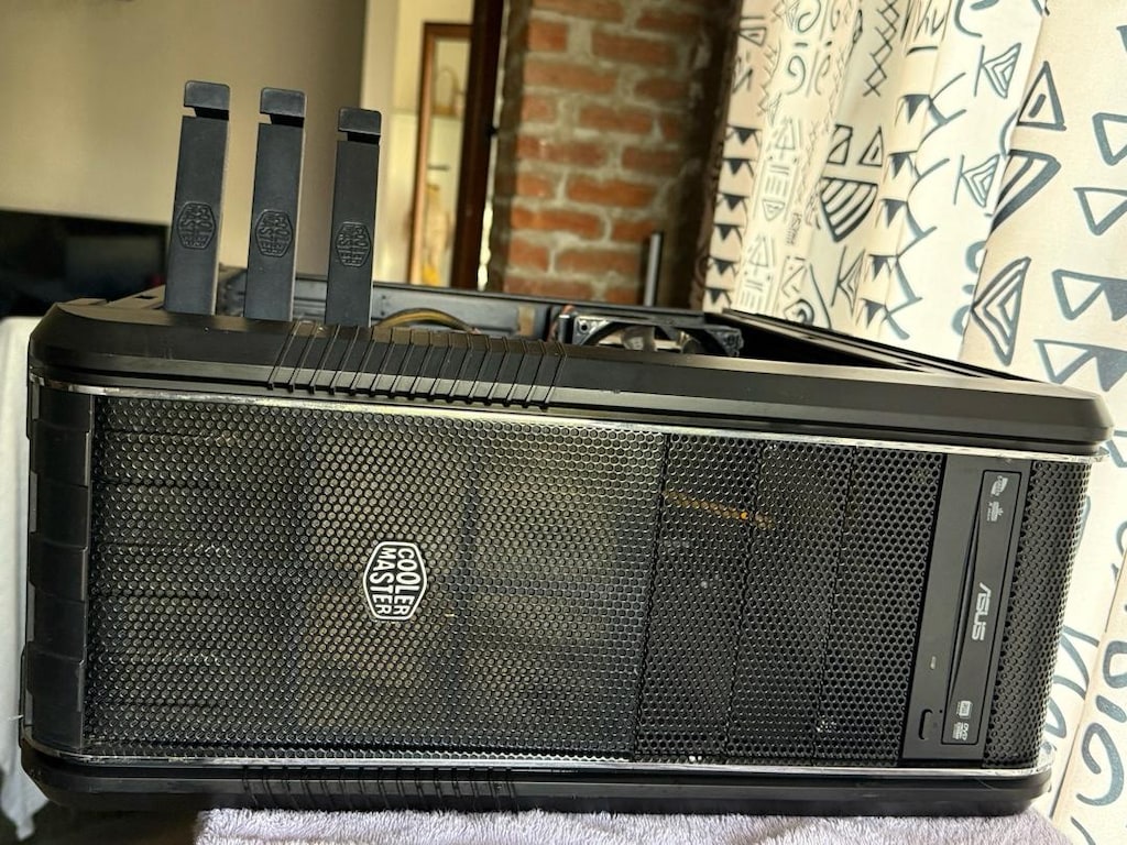 Intel i7 | 16GB RAM | GTX 960 | 2TB HDD + SSD | 27" Monitör - 10