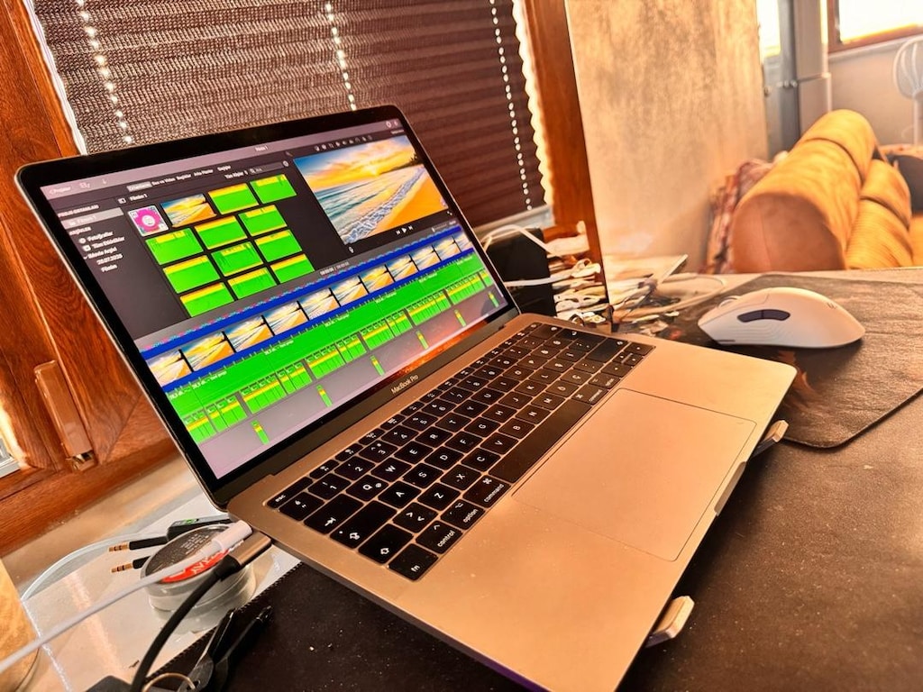 MacBook Pro Özel i7 16 Ram 256 Ssd - 6