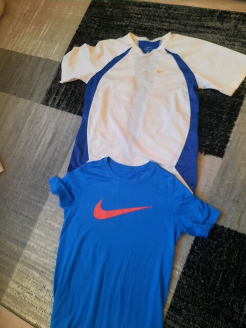 2 adet orijinal Nike çocuk tişörtü