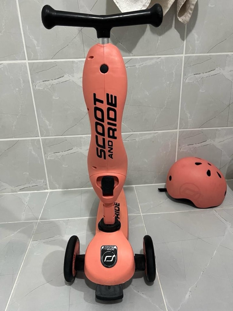 Scoot and Ride Kavuniçi oturaklı scooter ve kaskı - 2