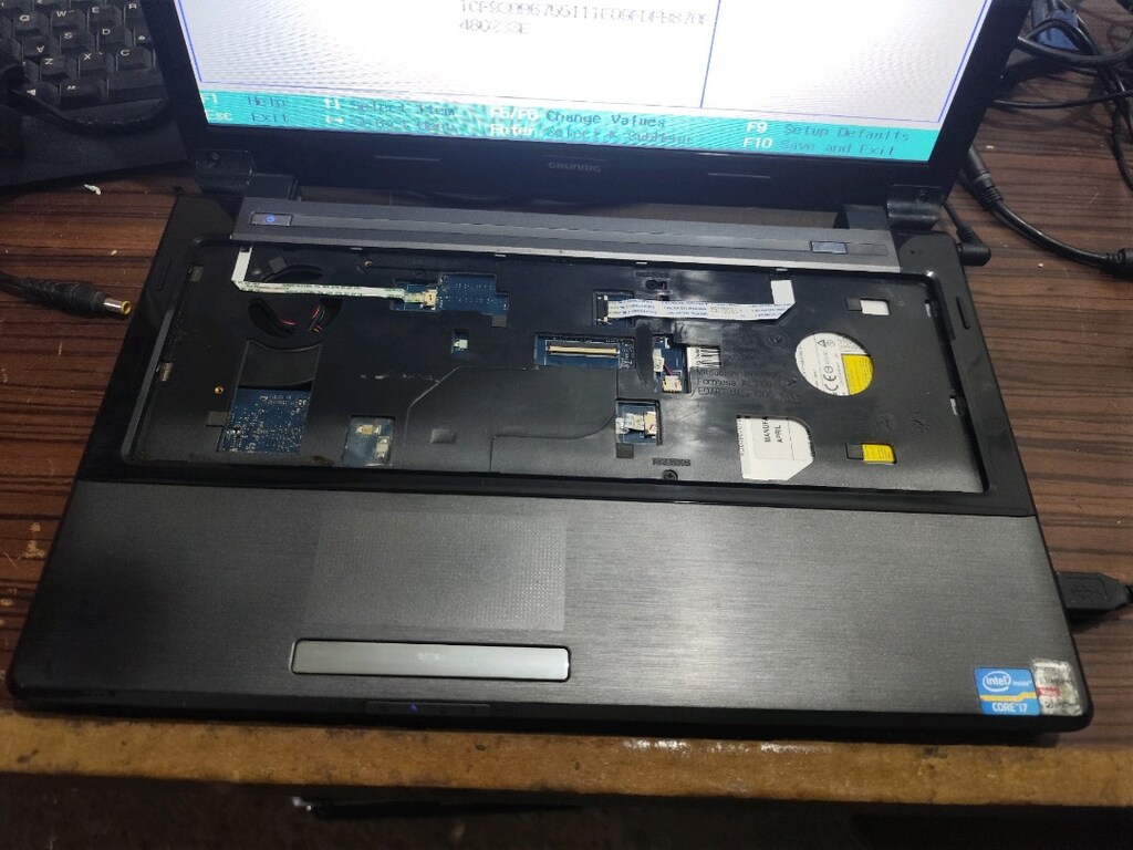 Grundig İ7 Leptop - 3