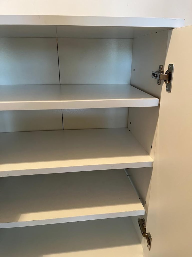 Kapaklı dolap ve askılık - 2