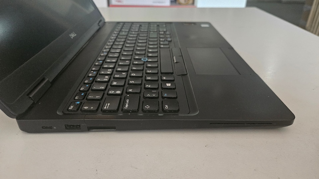 Dell İ5 8.Nesil 8 GB DDR4 Ram 512 GB M2 SSD FULL HD Ekran Temiz - 5