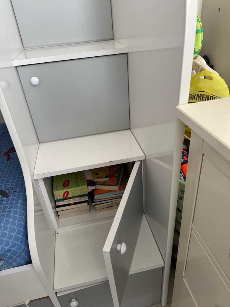 montessori ranza , 2 tane ikea dolap 1 tane 3 çekmeceli ikea şifonyer - 3