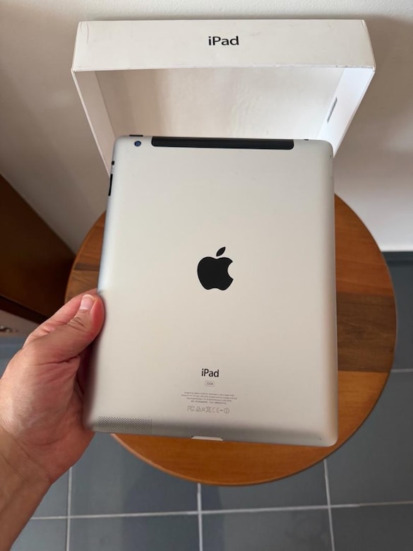 APPLE İPAD 32GB Wİ-Fİ + 4G LTE 9.7’’ Beyaz Renk + ORJİNAL KILIF - 4