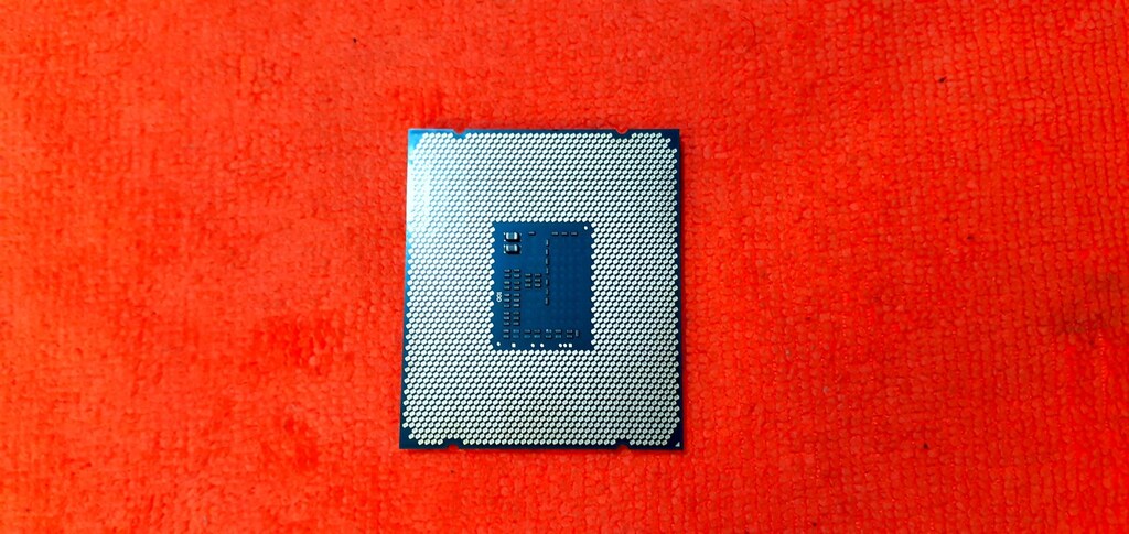 Intel Core i7-5820K 12 Çekirdekli 3.30 GHz İşlemci - 4