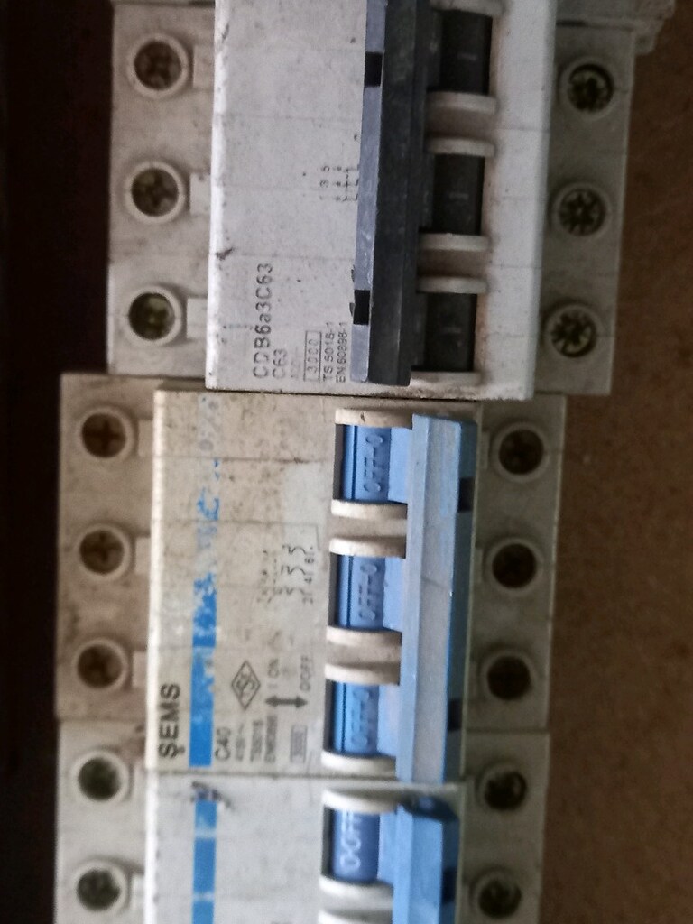 evyaparsak kullanılır diye biriktirdiğim, elektrik ürünleri. - 4