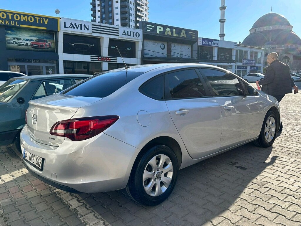 Doktordan tek değişenli Opel Astra - 3