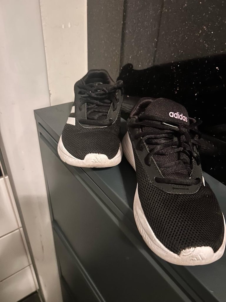 az kullanılmış orjınal Adidas kosu ayakkabısı - 3