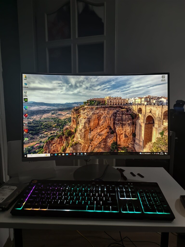 SAMSUNG 27 İNÇ CURVED OYUNCU MONİTÖRÜ - 3