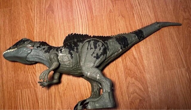 Jurassic World Kükreyen Dev Dinozor Figürü GYC94