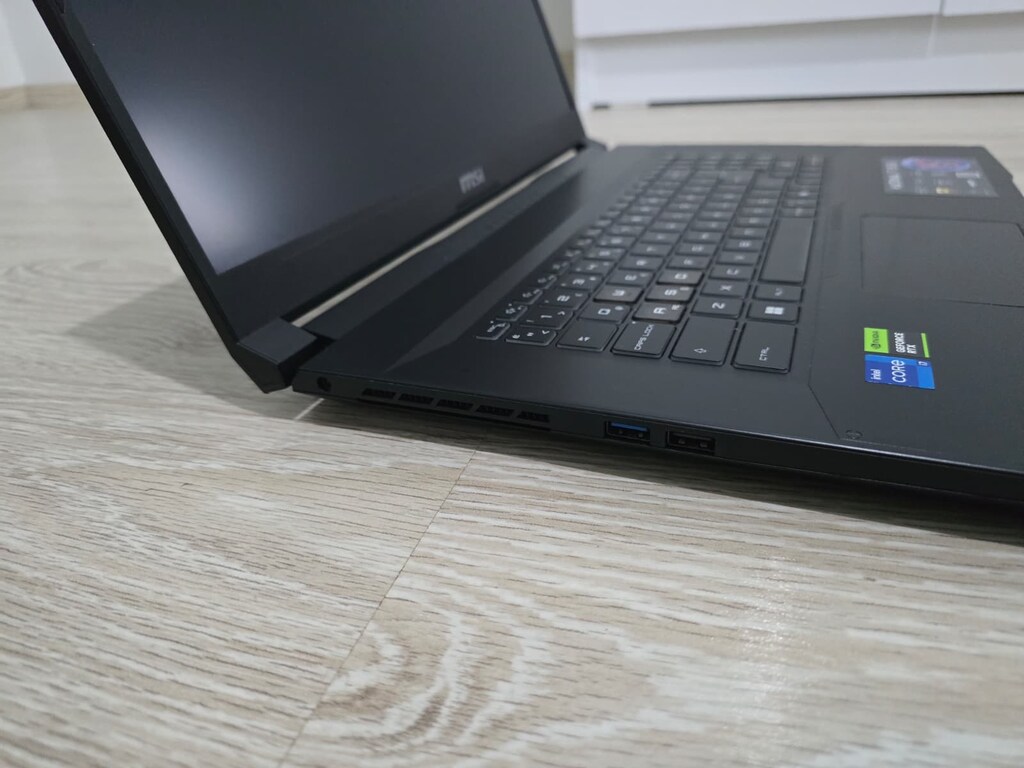 Oyuncu Laptop MSI KATANA 17 (RTX 4070/ i7-13620H / 32GB RAM / 1TB SSD) - 9