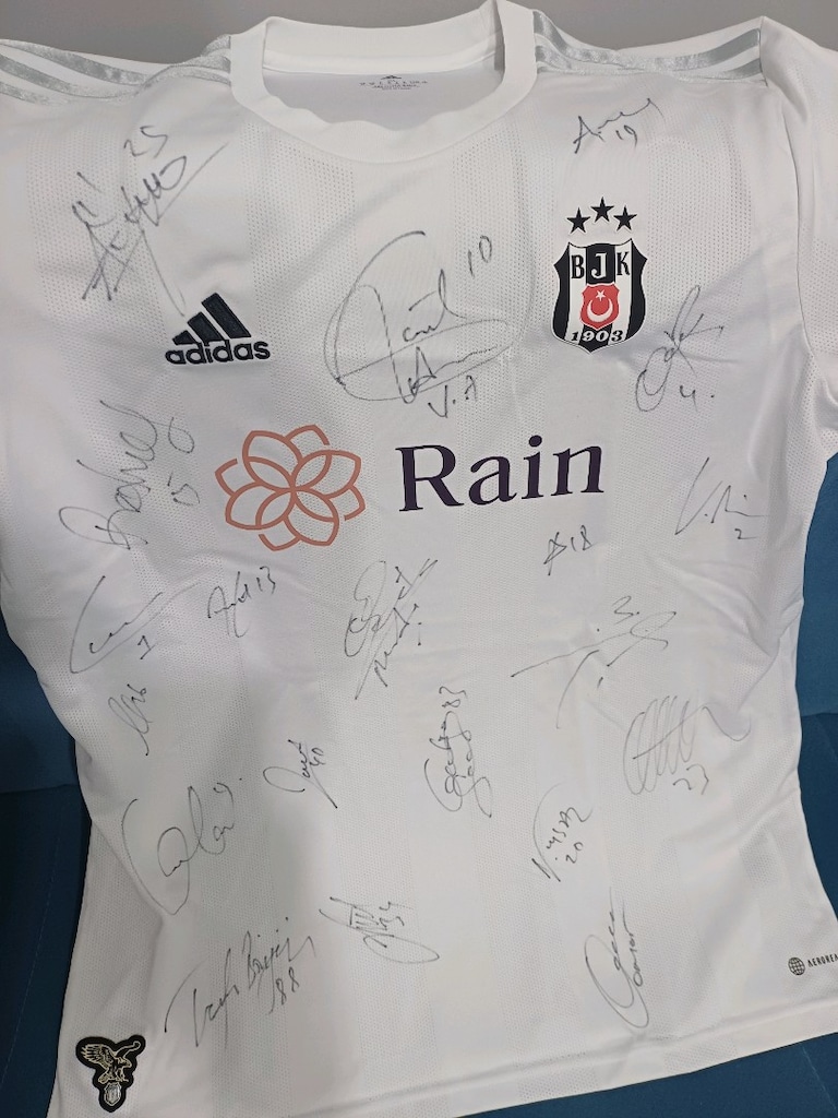 2021-2022 sezonu Beşiktaş imzalı forma