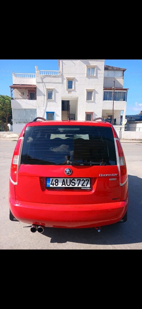 DİKKAT ÇEKMEK İSTEYENE 1.6 TDI ROOMSTER - 7