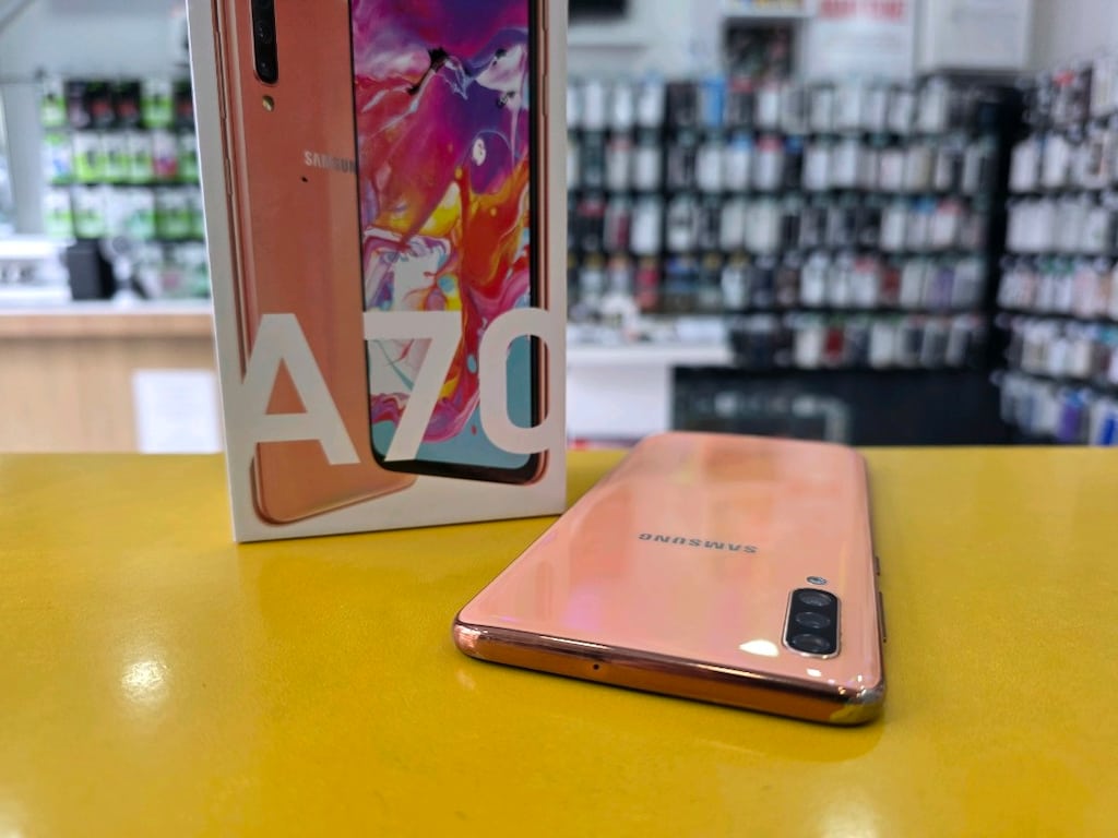 Samsung A70, 128GB 6GB Ram, Tertemiz ve Sorunsuz. Mercan Renk - 3