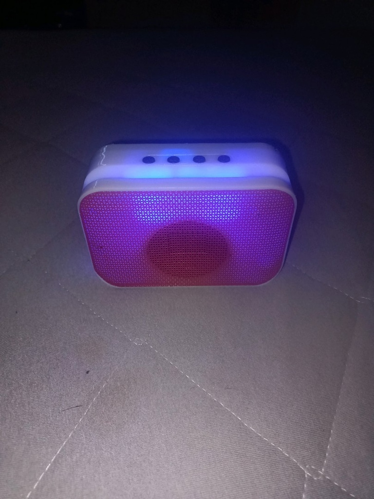 Qasul A011 LED Işıklı Telefon Tutucu Özelliği Olan Bluetooth Hoparlör - 3