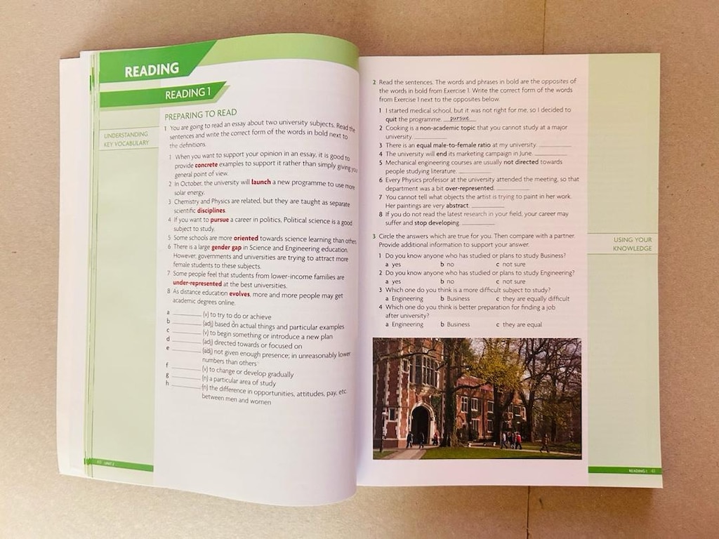 Cambridge Unlock 4. - 8