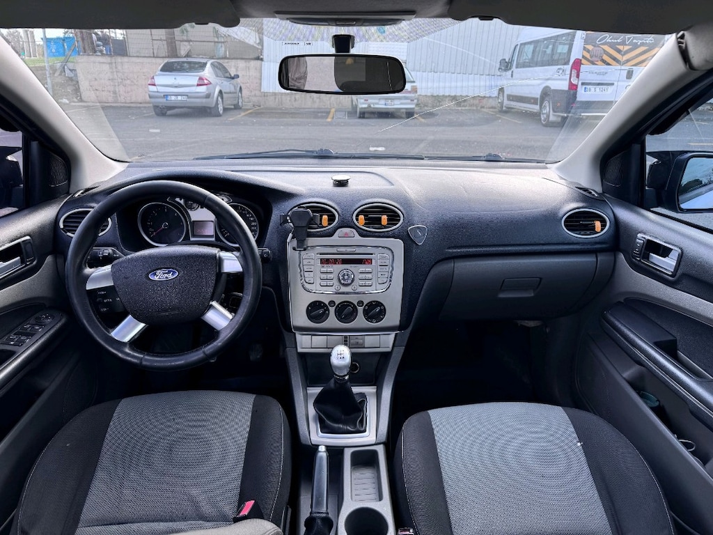 FORD FOCUS 2010 TREND X - 7