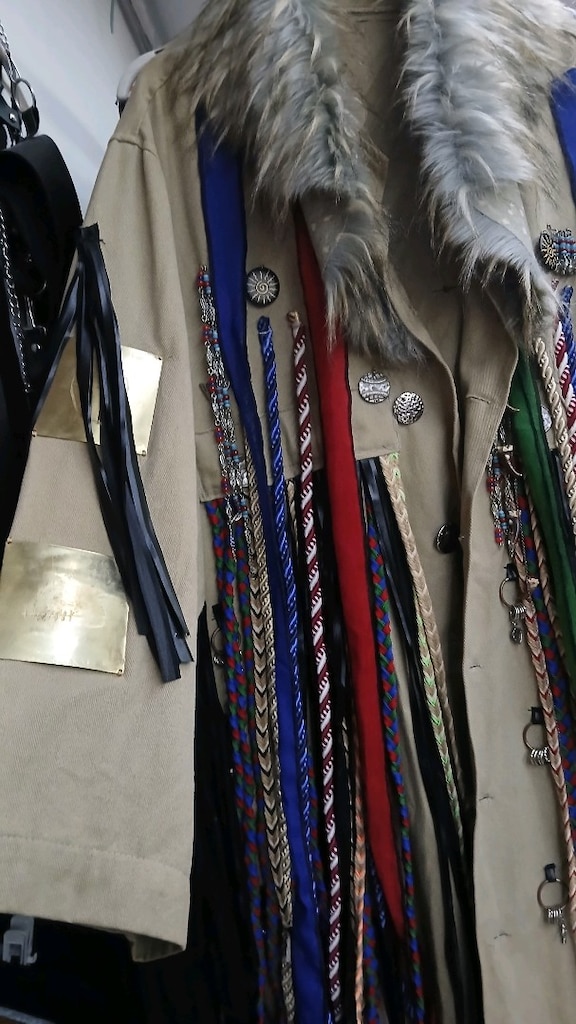 bohem (boho-chic) ve etnik detayların modernize edilmiş kaban - 6