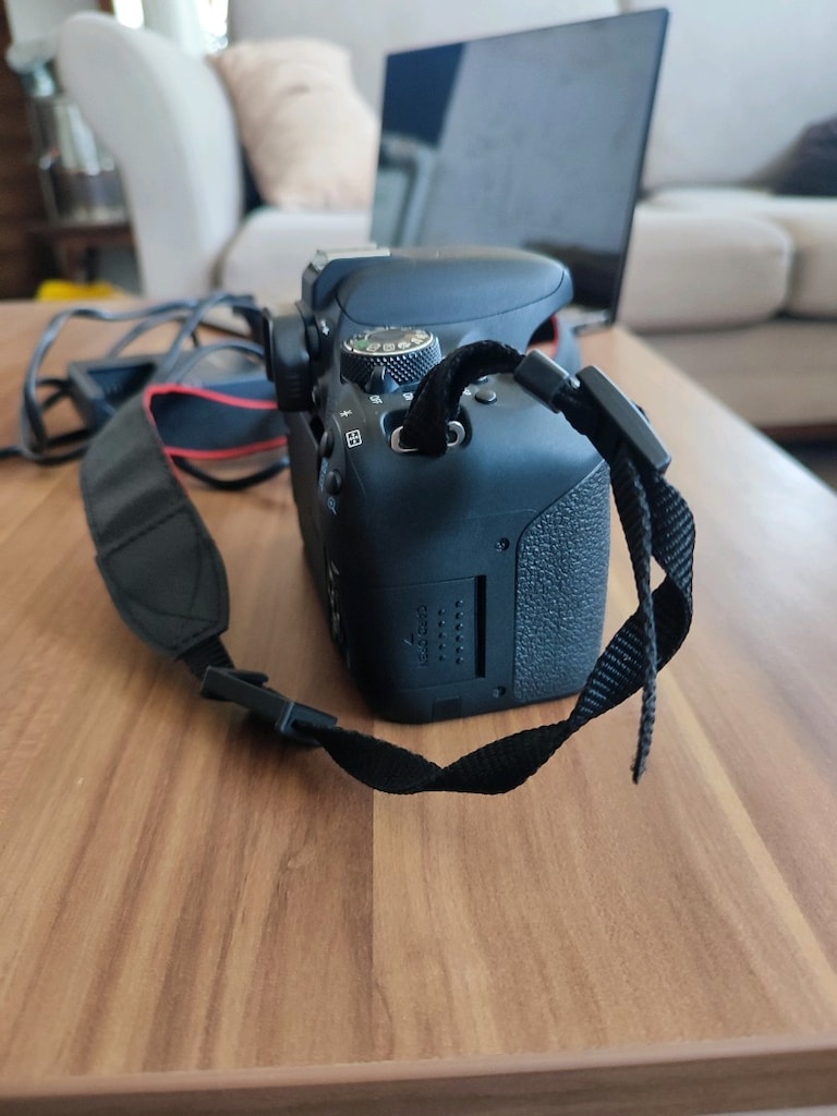 Canon 800d body - 3