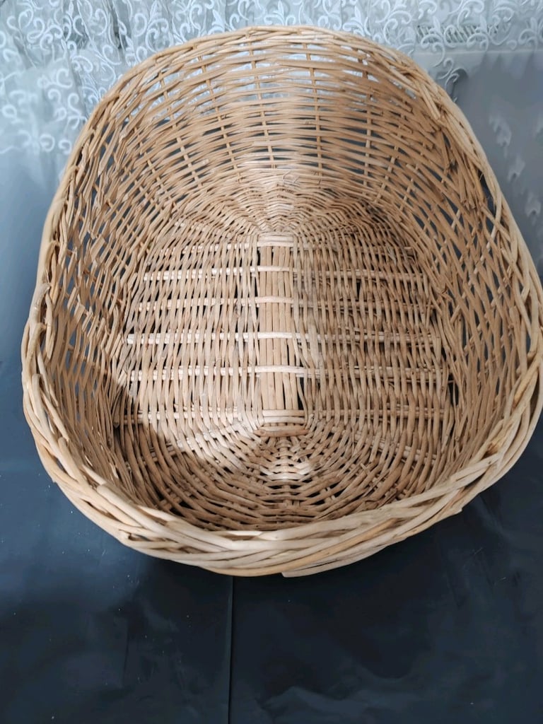 Kedi ve köpek yatağı. Gerçek hasır.