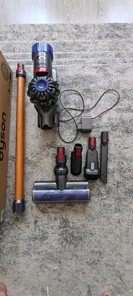 Dyson v8 absolut 21.6 watt ilk sahibinden - 2
