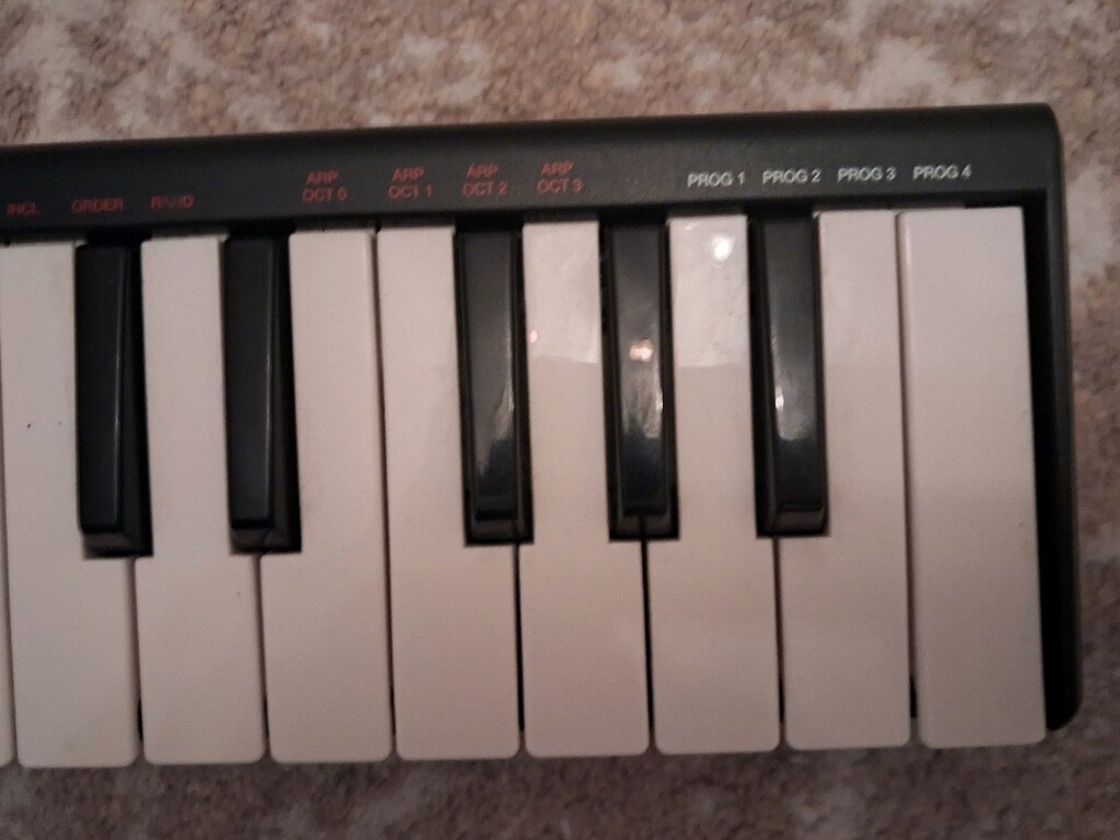 AKAİ LPK25 - 3