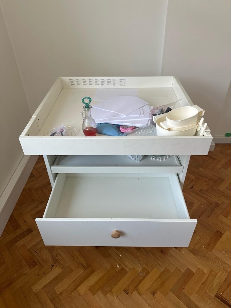 Ikea myllra bebek alt değiştirme masası