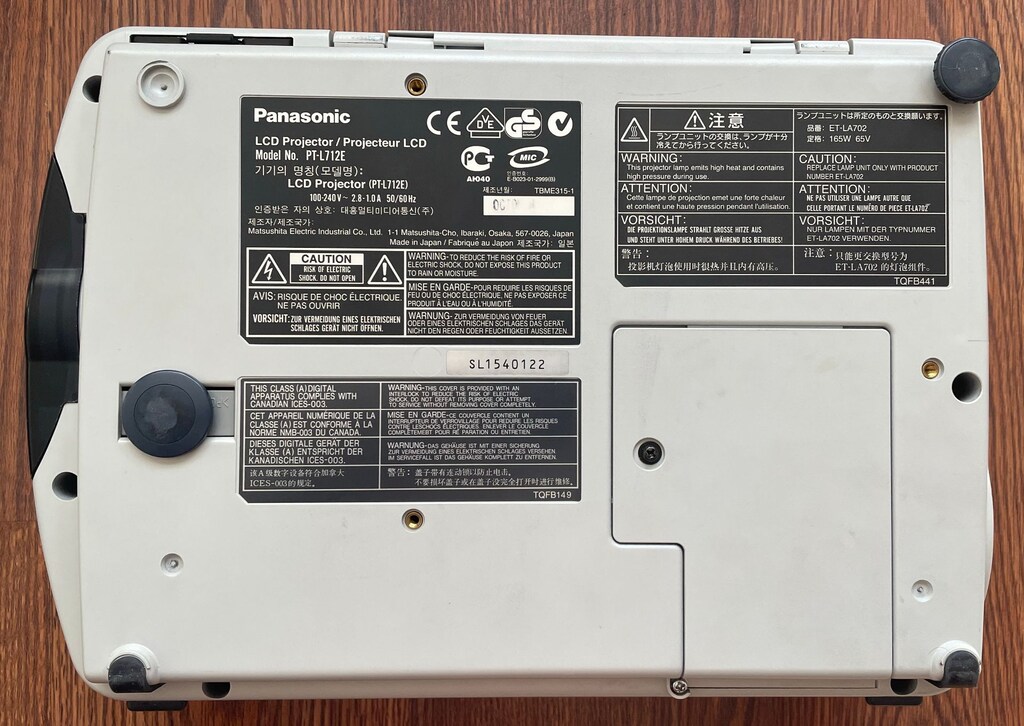 Panasonic PT-L712E Projektör ve Lazer pointerlı kumanda - 4