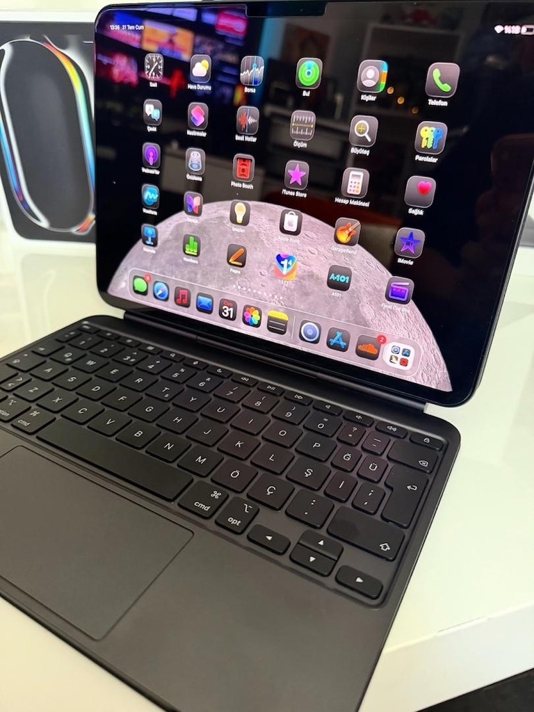 İpad Pro m5 512 + Apple Magic Keyboard - 4
