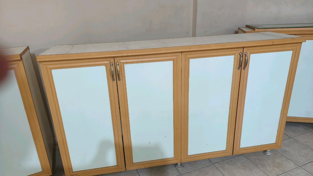 Dükkan / Ofis İçin Ahşap-Cam Kapaklı Vitrinli Tezgah Dolaplar - 4