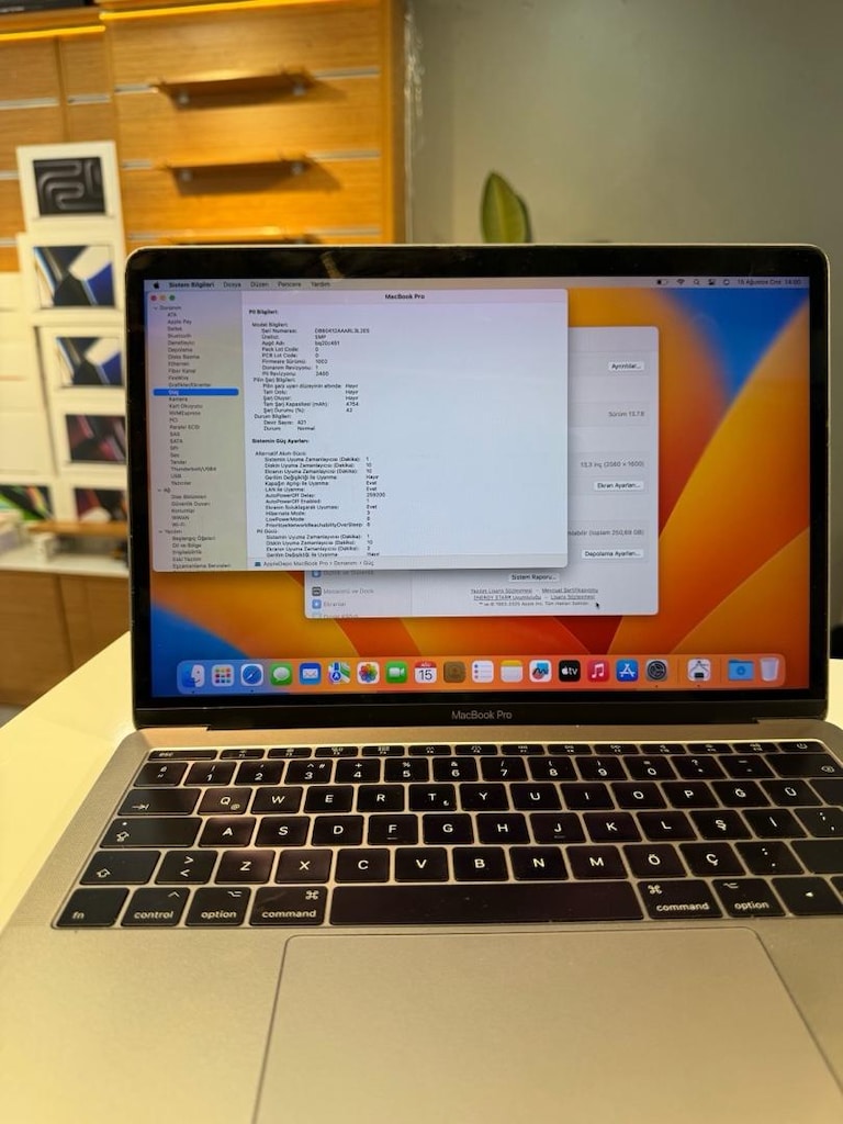 MacBook Pro 2017 8 GB ram 256 GB İNTEL i5 - 2