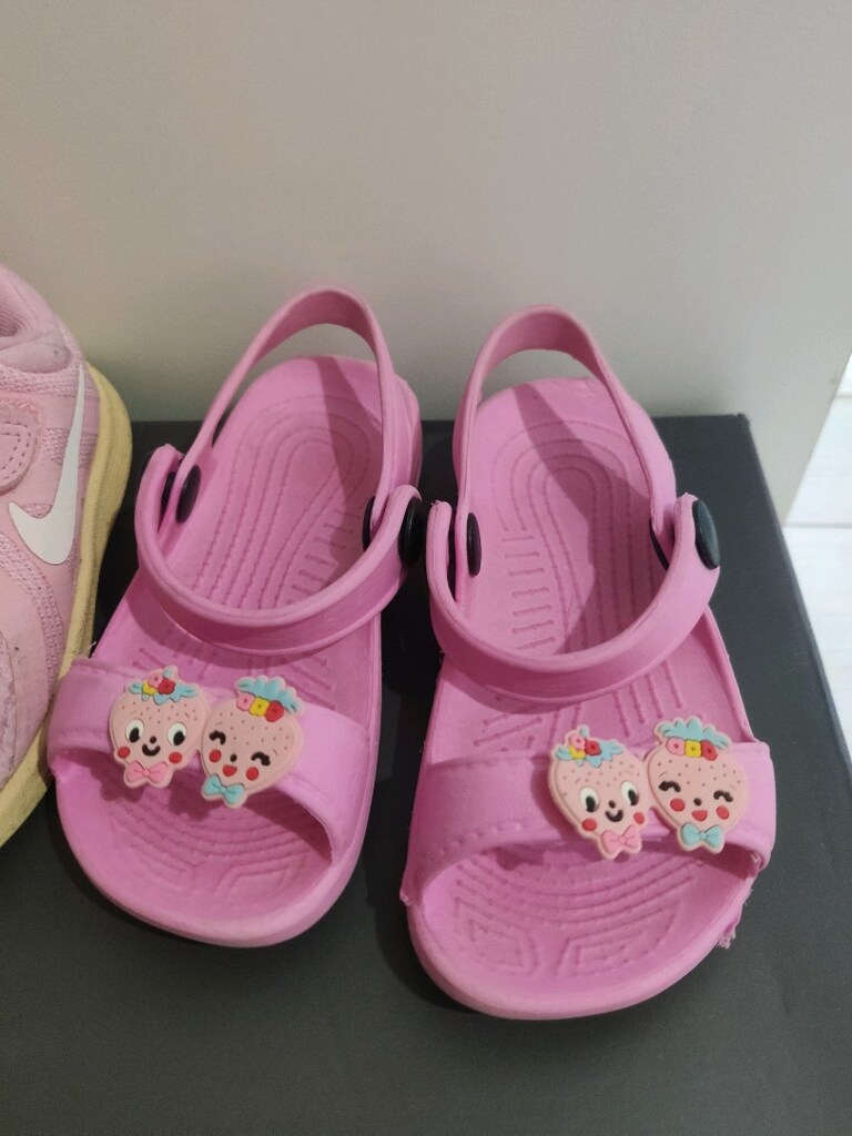 Nike spor ayakkabı ve sandalet - 2