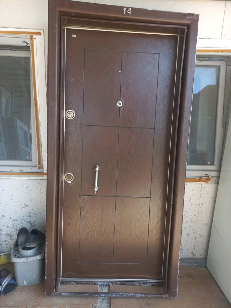 Çok Temiz Kalın Saç Çelik Kapı