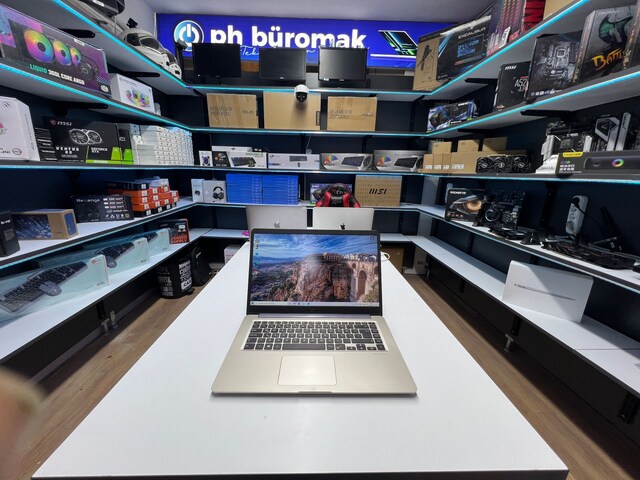 A50 Asus i5 7.Nesil 8GB RAM 240GB SSD 930MX 2GB 15.6 Laptop