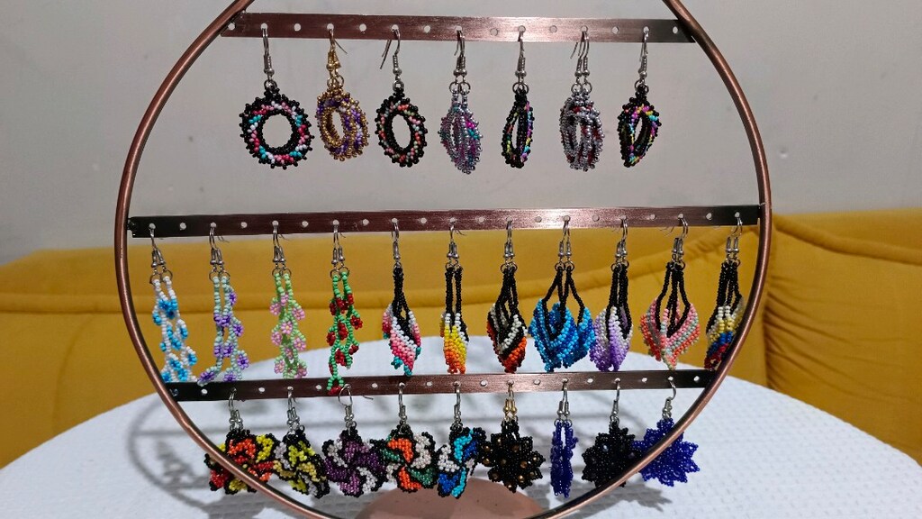 SIFIR 27 ADET EL YAPIMI BONCUK KÜPE VE METAL STANDI - 2