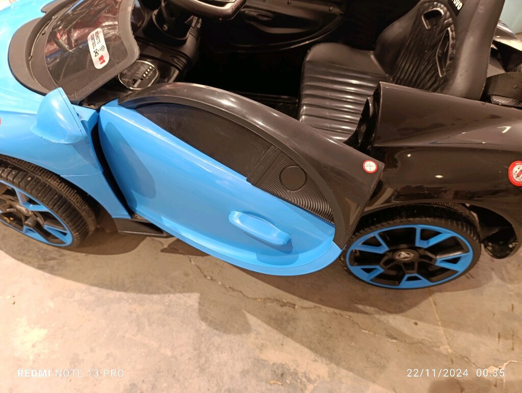 BRAVO 12 V AKÜLÜ BUGATTİ ARABA UZAKTAN KUMANDALI MAVİ SİYAH - 15