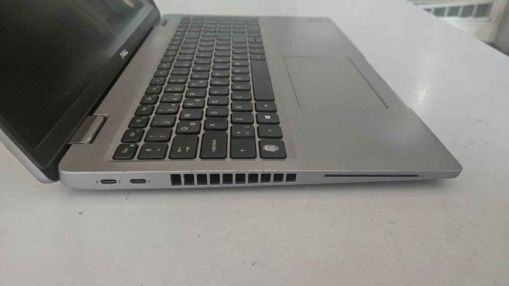 Dell Latidute 5520 İ5 11.Nesil 8GB DDR4 Ram512GB SSD 15.6"FullHD - 7